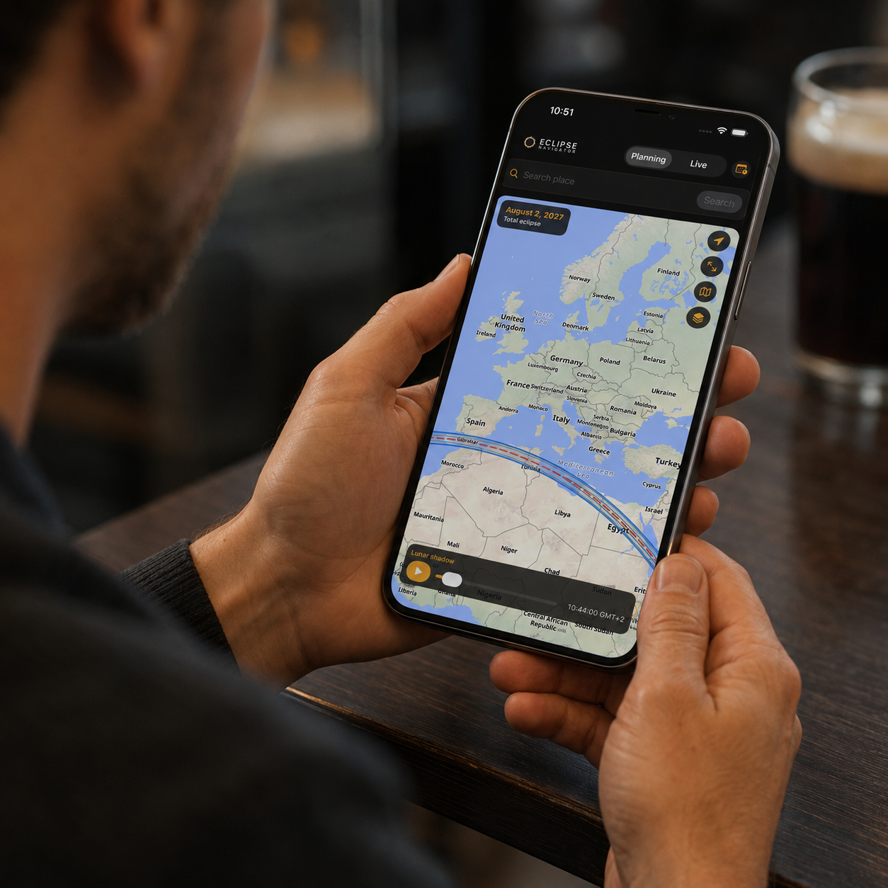 Iemand gebruikt Eclipse Navigator op een telefoon